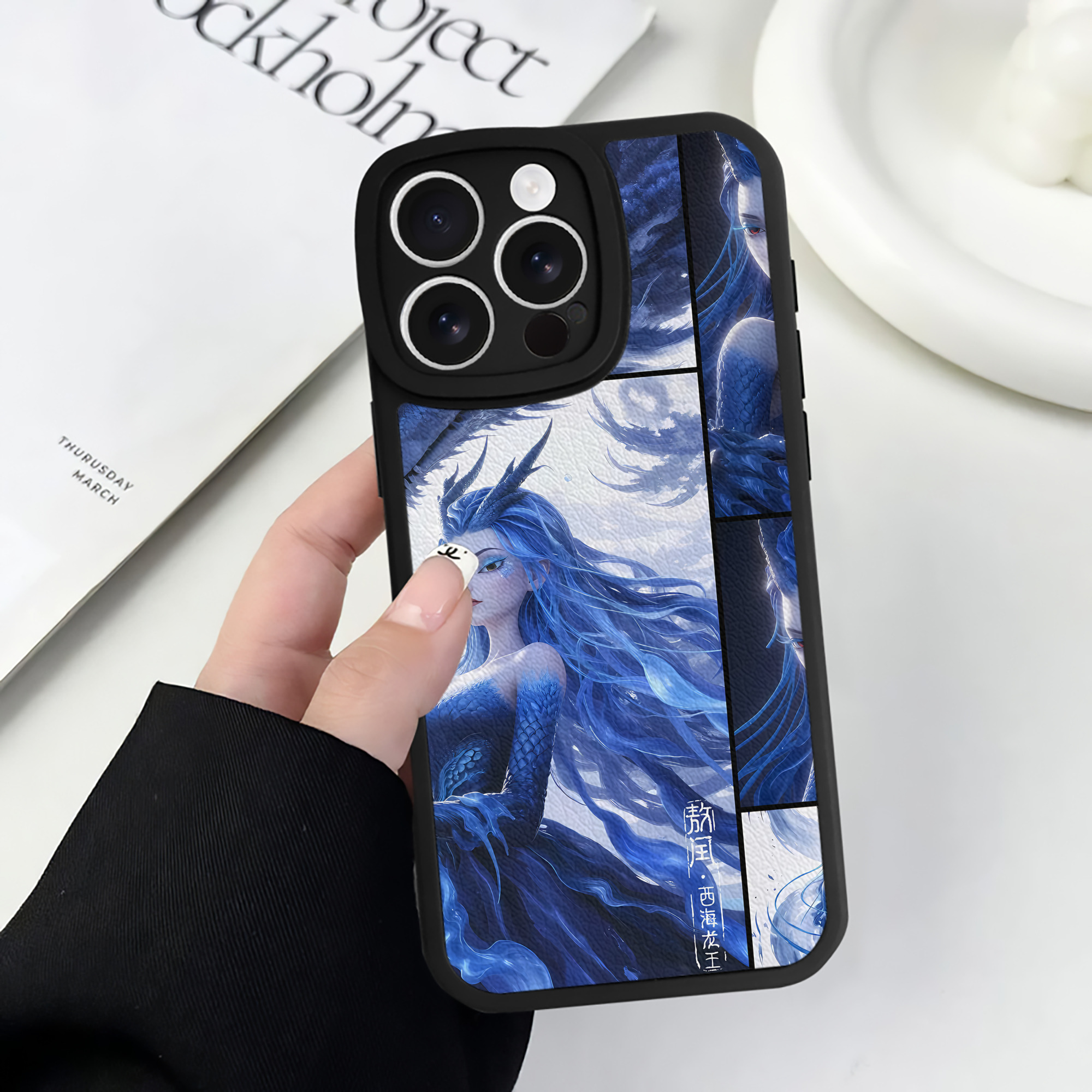 （画像用） Ne Zha 2 ナタ 魔童の大暴れ 【iPhone 16シリーズ対応】シリコンスマホケース（レザー調） 材質：シリコン